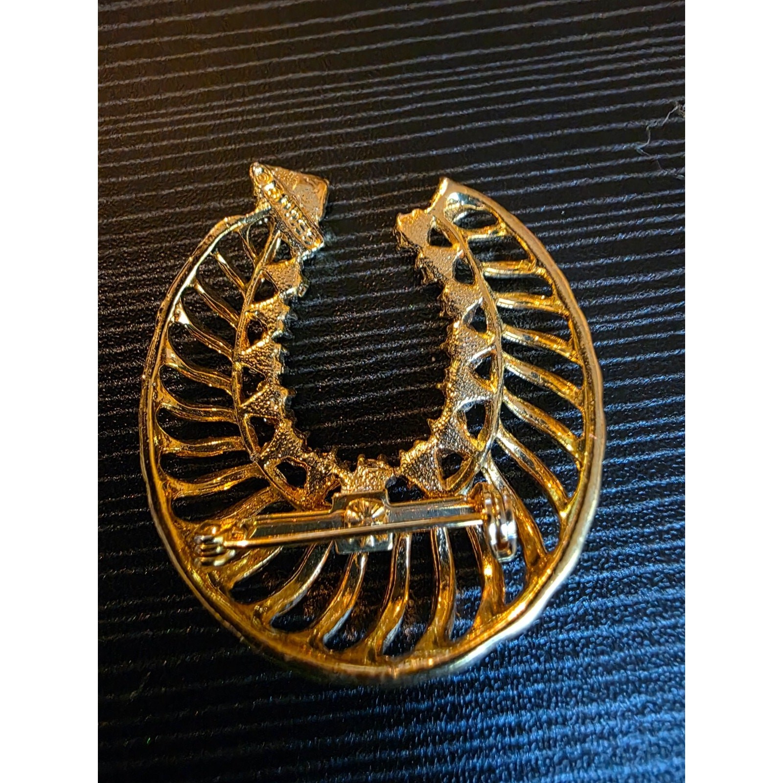 VINTAGE GERRY’S GOLD TONE PINK RHINESTONE PEARL HORSESHOE PIN BROOCH