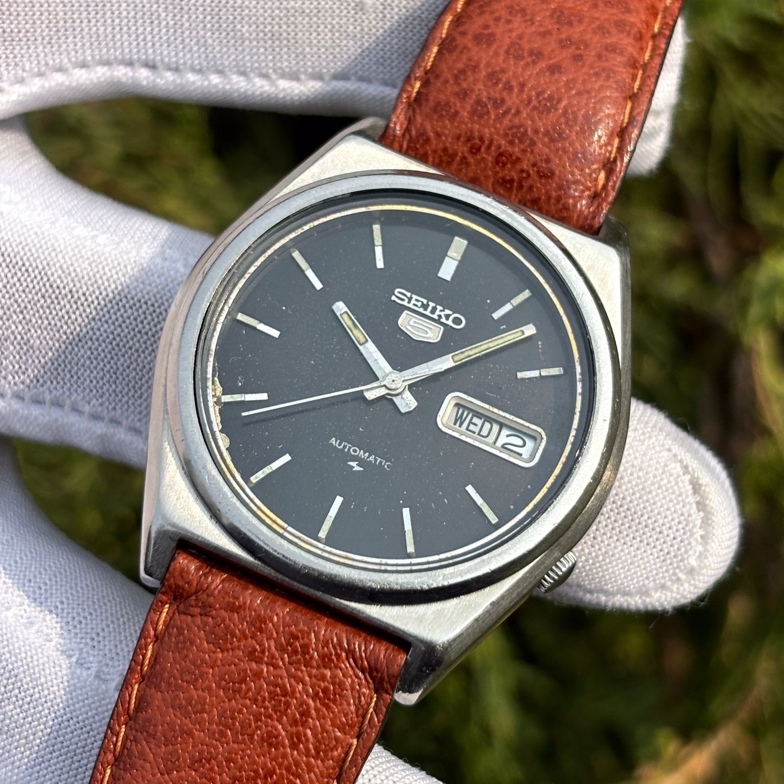 Vintage Seiko 5 Automatic Dress Formal Black Dial Japan Made Men Watch 7009-8760