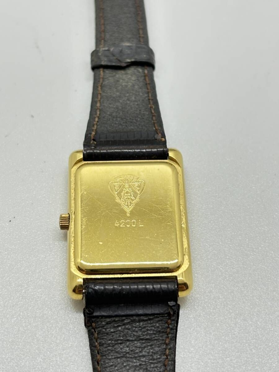 Working Item GUCCI 4200L Ladies Watch Quartz Square Case Gold 24092302zaiko From