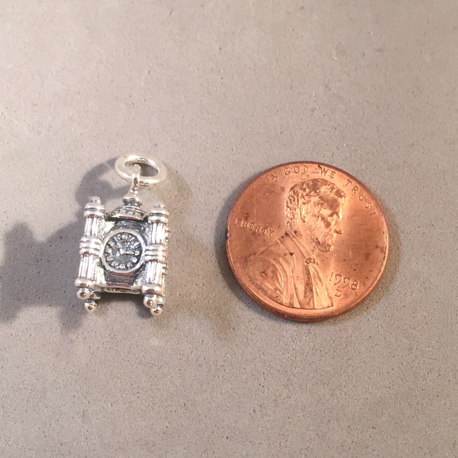 .925 Sterling Silver MARSHALL FIELDS CLOCK CHARM Chicago Illinois 925 New TU62