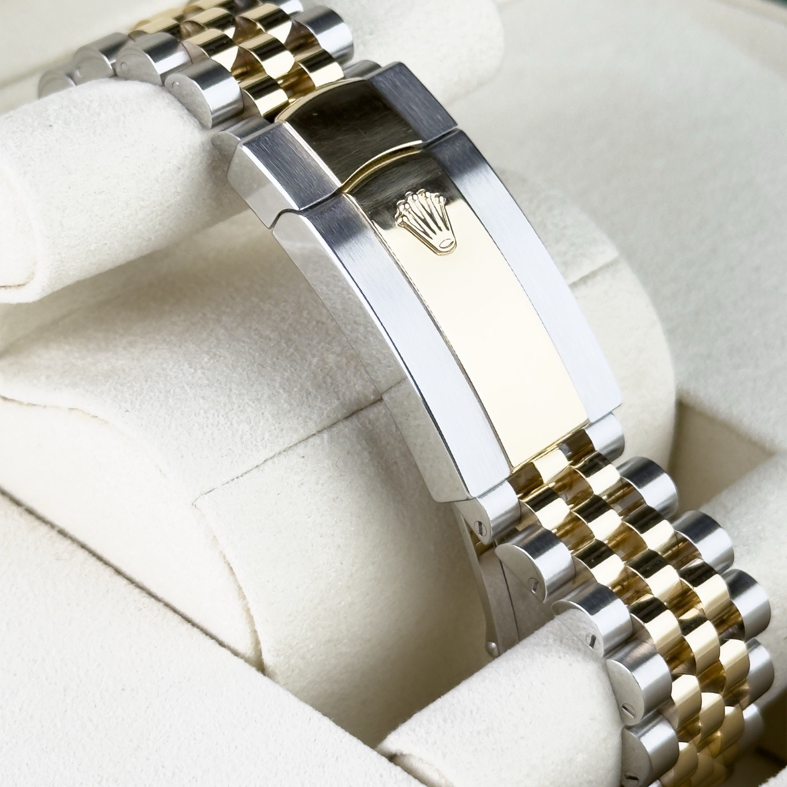 Rolex Datejust 36 126233 Silver Roman Diamond Dial Gold Jubilee