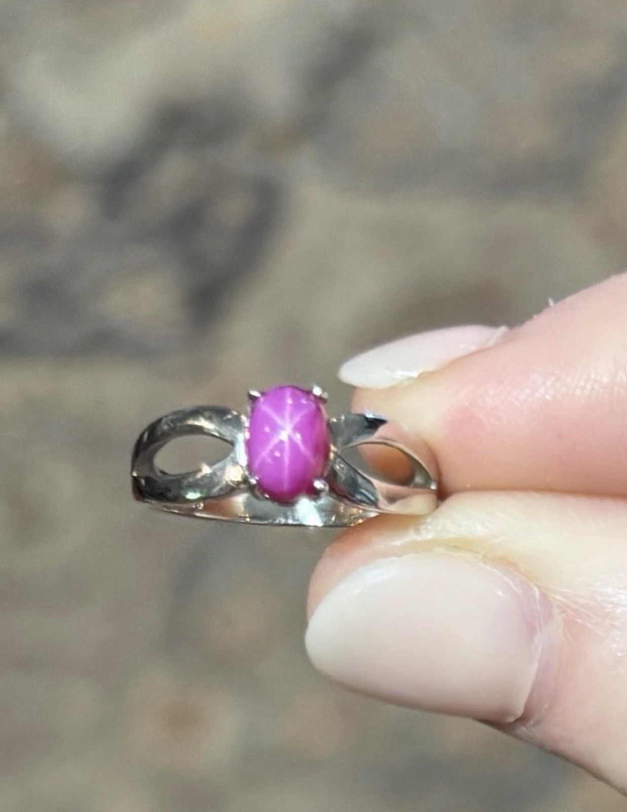 Stunning Ruby Star Sapphire 7x5mm Oval Cabochon 925 Sterling silver Ring size 6