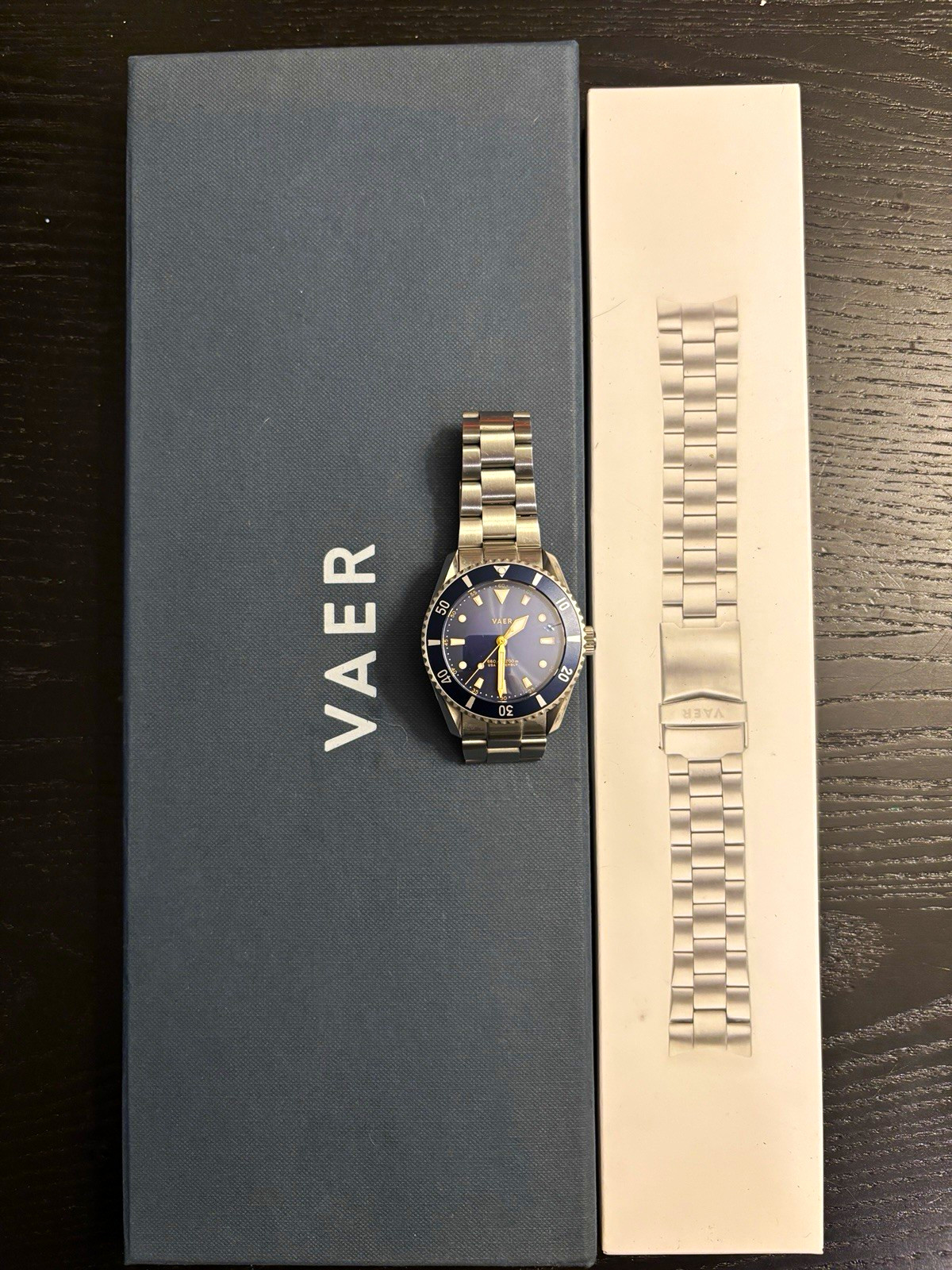 VAER D4 Meridian Navy Solar 38mm 200m Quartz Blue Dial Steel Bracelet Box
