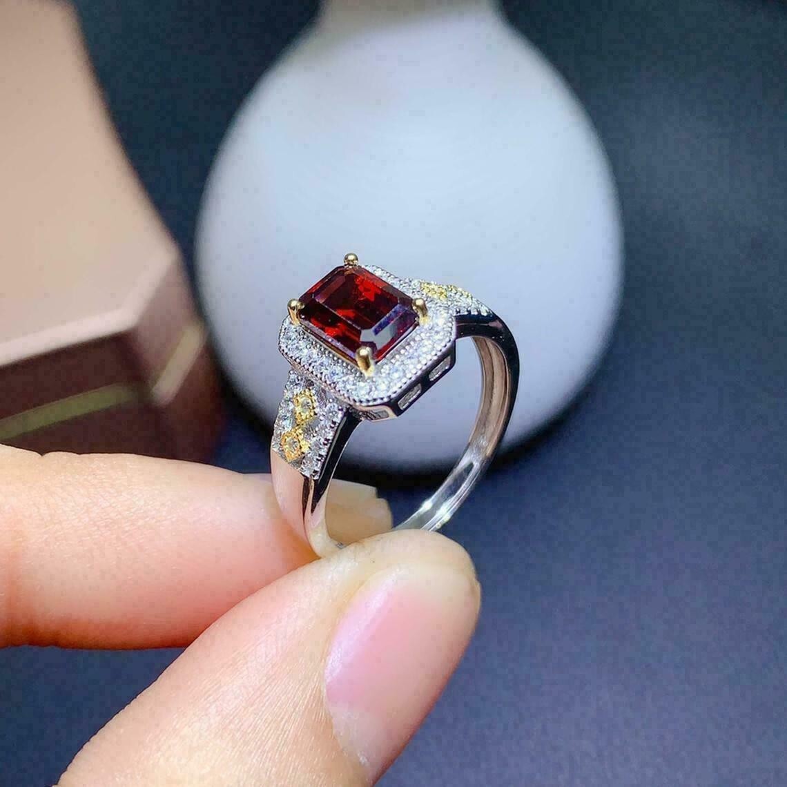 Emerald Simulated Garnet Women’s Pretty Halo Wedding Ring 14K White Gold Plated