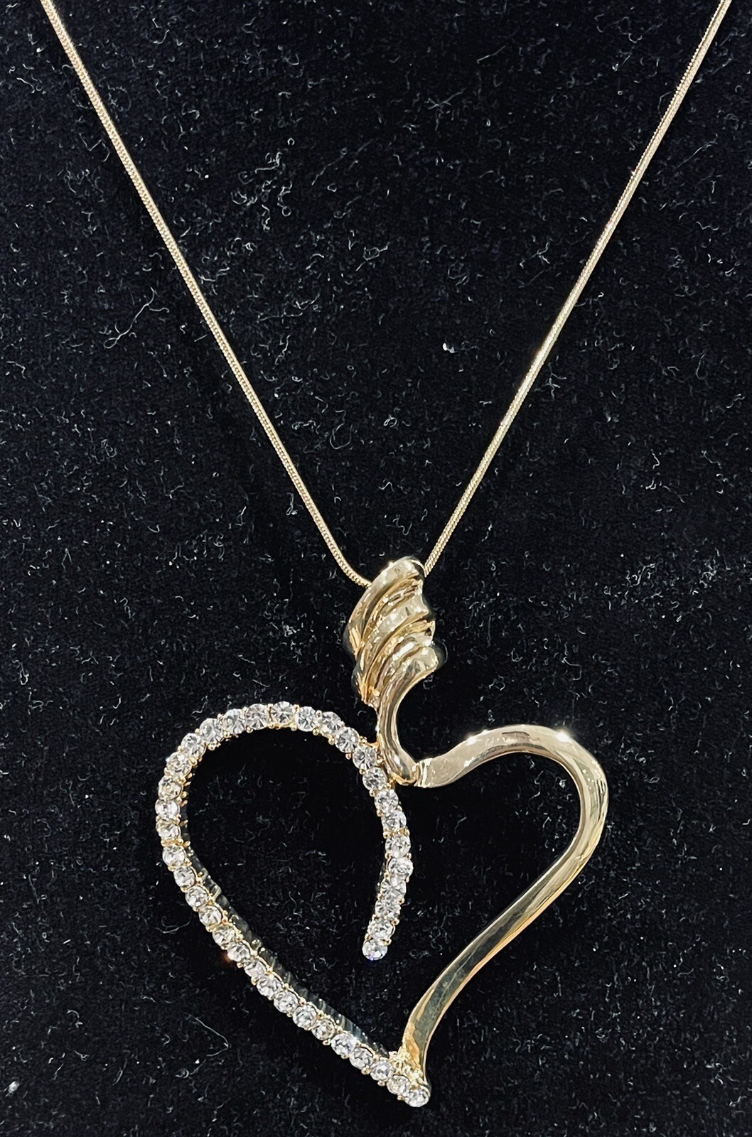 NIB LOVE HEART PENDANT ROUND CUBIC ZIRCONIA 18KT YELLOW GOLD PLATE 18″ CHAIN INC