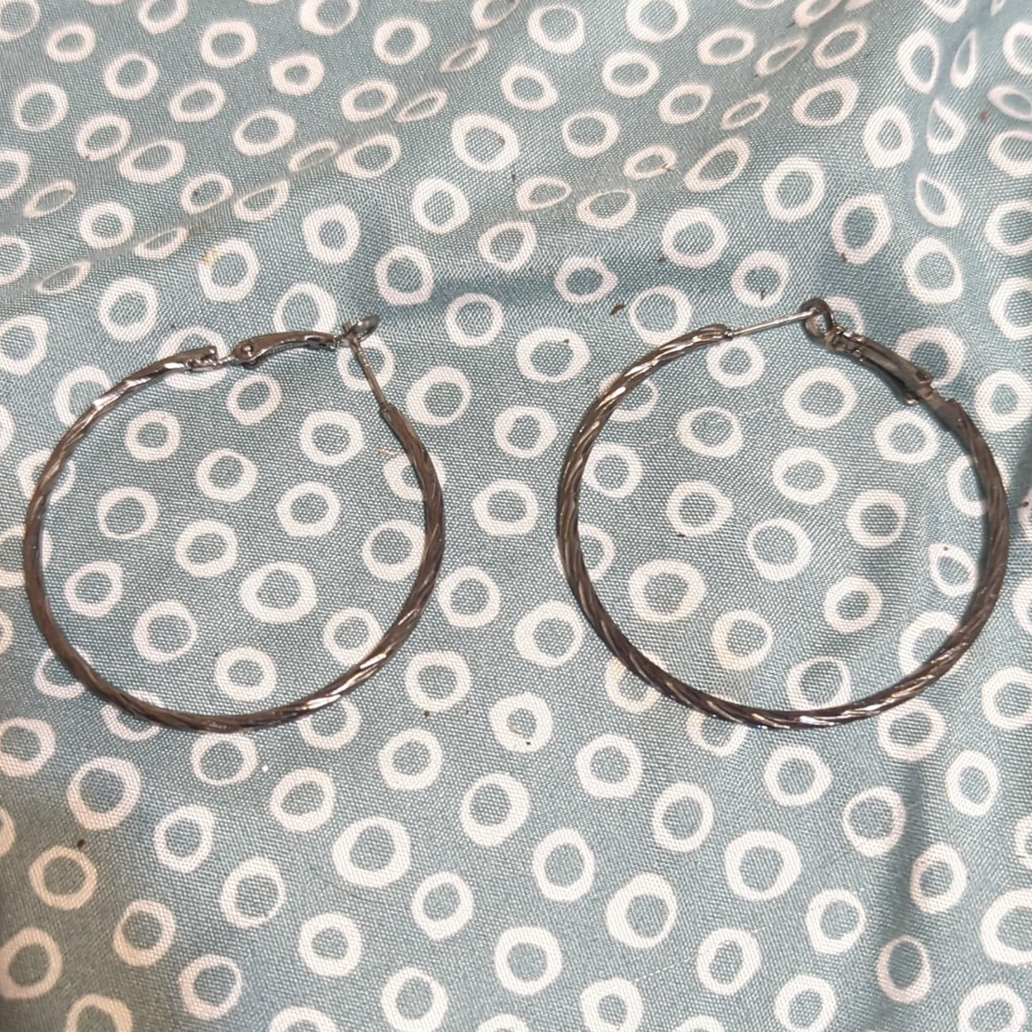 Twisted Round Hoop Earrings Silver Tone Metal Hinged Closure for Lobe