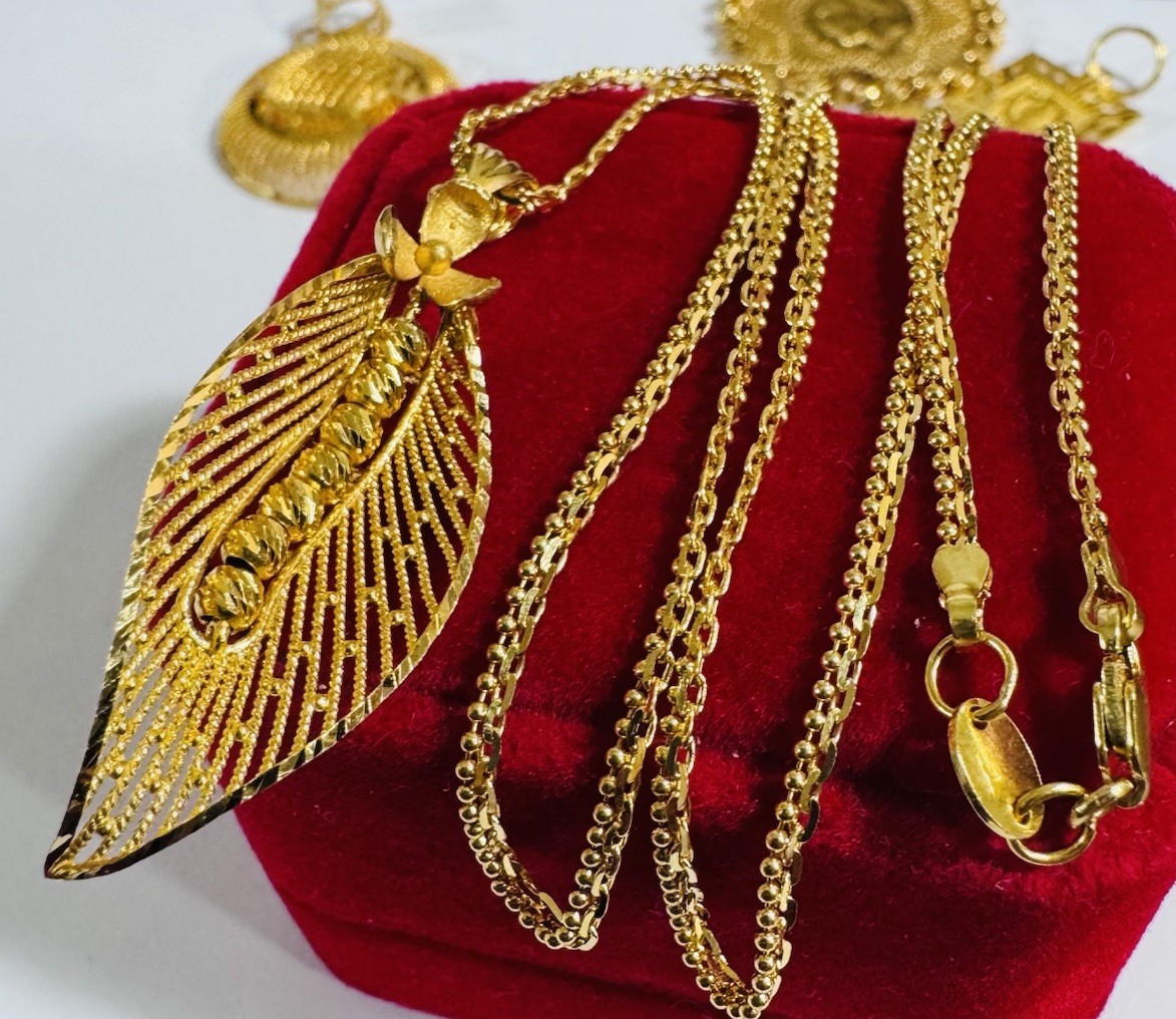 RARE 22K 916 Real Saudi Yellow Gold 20” Long Leaves Leaf Necklace 8.9g 2.2mm