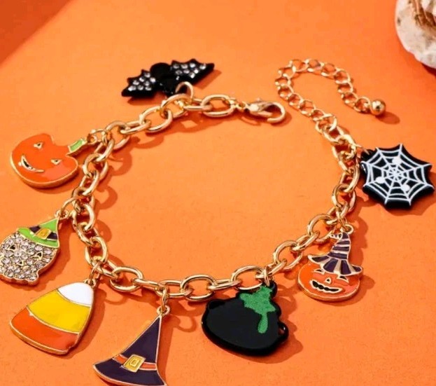 Halloween! 8 Charms, Goldtone Adjustable Bracelet. Enamel, Rinestones