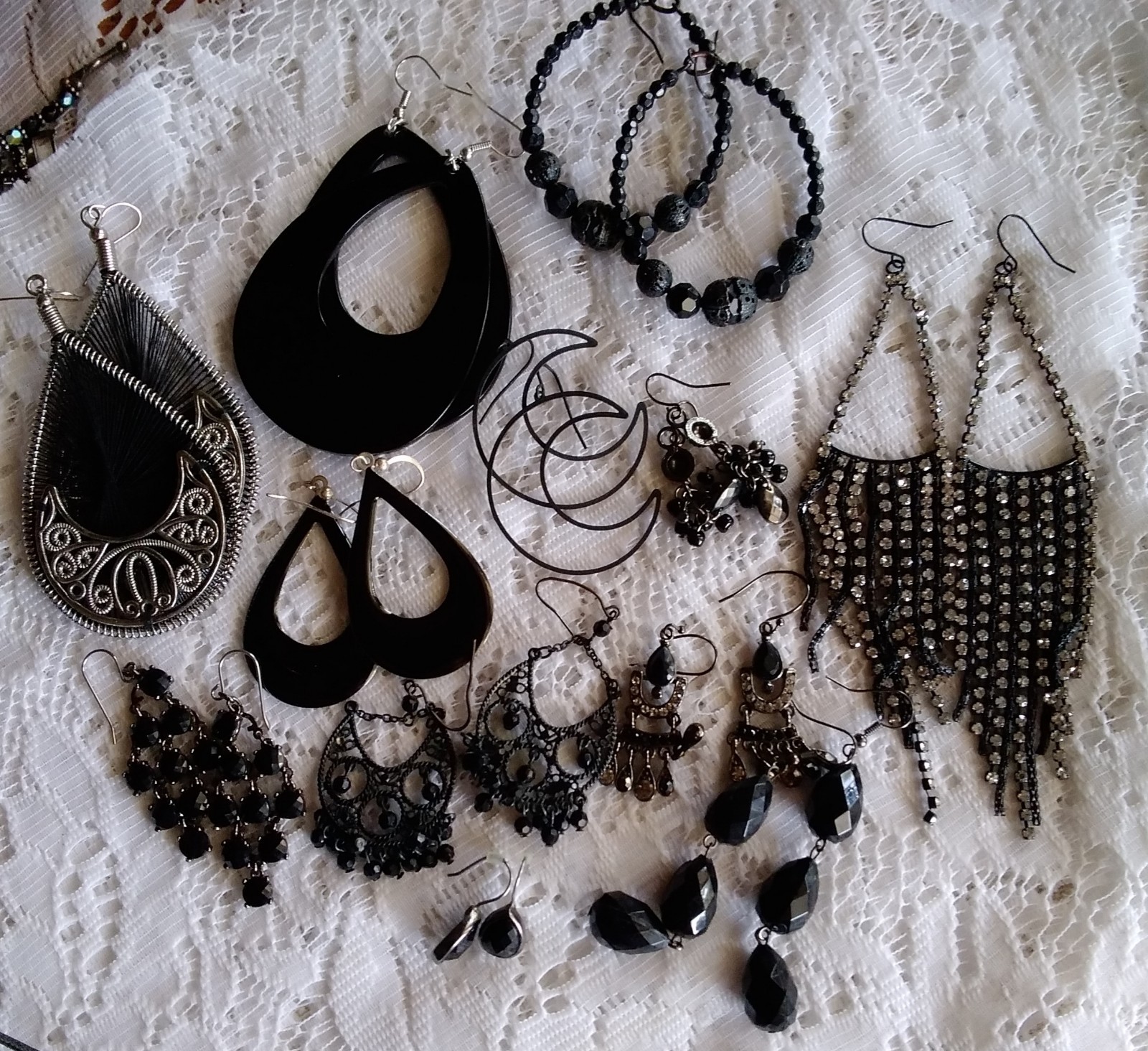 Vintage To Modern Tones Of Black Mixed 68 Piece Wearable Fashion Jewelry Lot