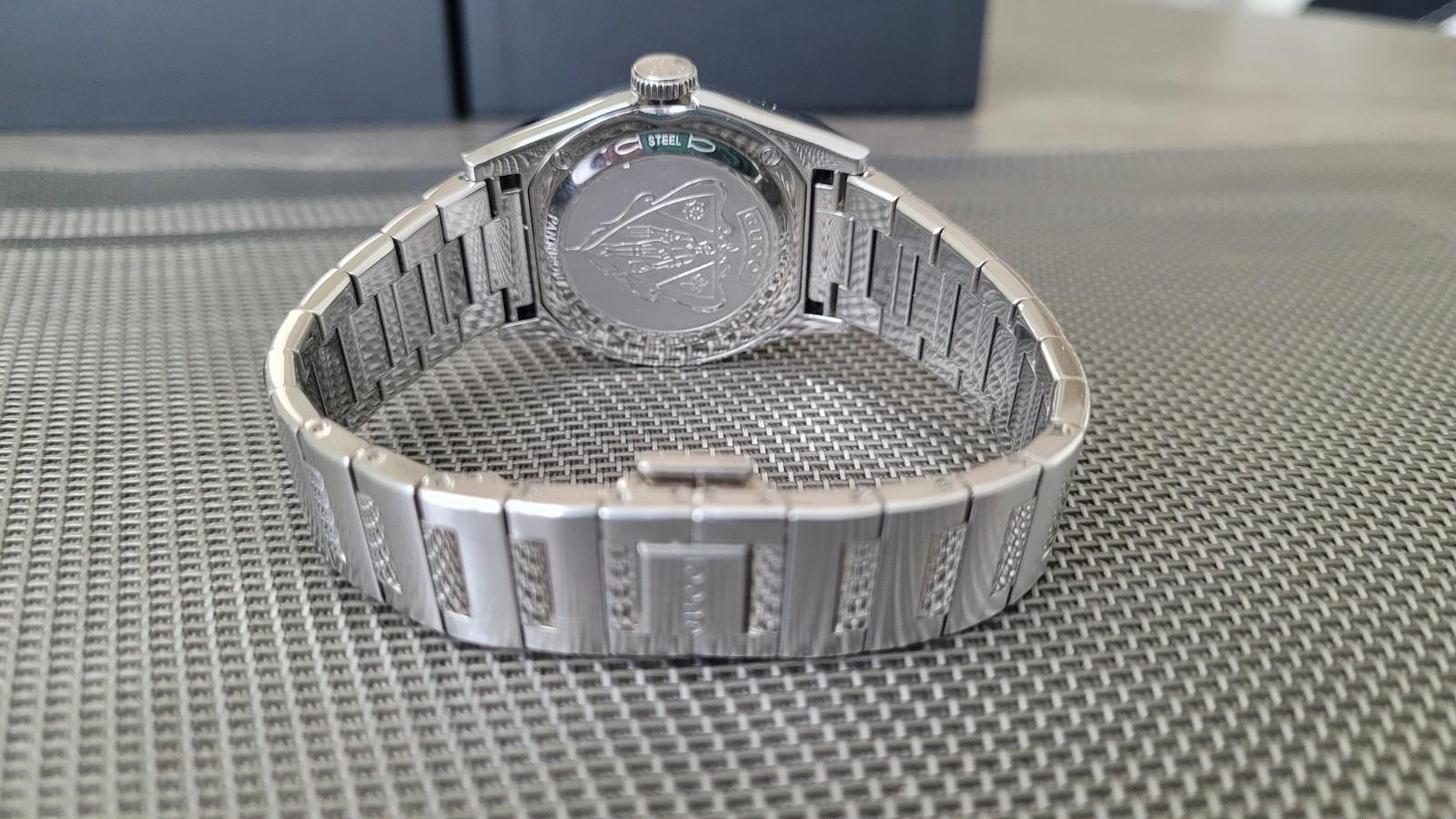 Gucci Pantheon 115.4,Authentic,35MM,Mother Of Pearl Dial,Excellent,Hardly Worn.
