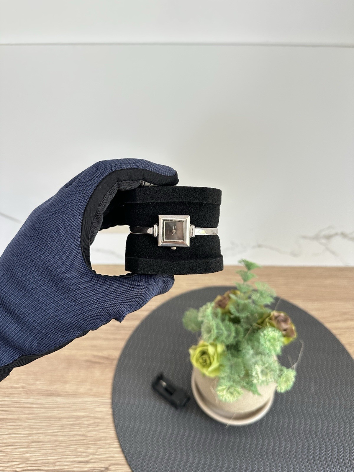 1996 Gucci Dial Square Woman’s Silver Quartz Wrist Watch Vintage Bracelet