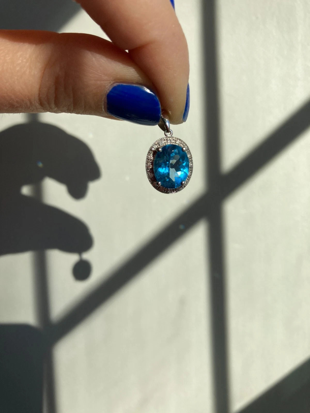 4.00Ct Oval Cut Natural Blue Sapphire Gemstone 14K White Gold Luxurious Pendant