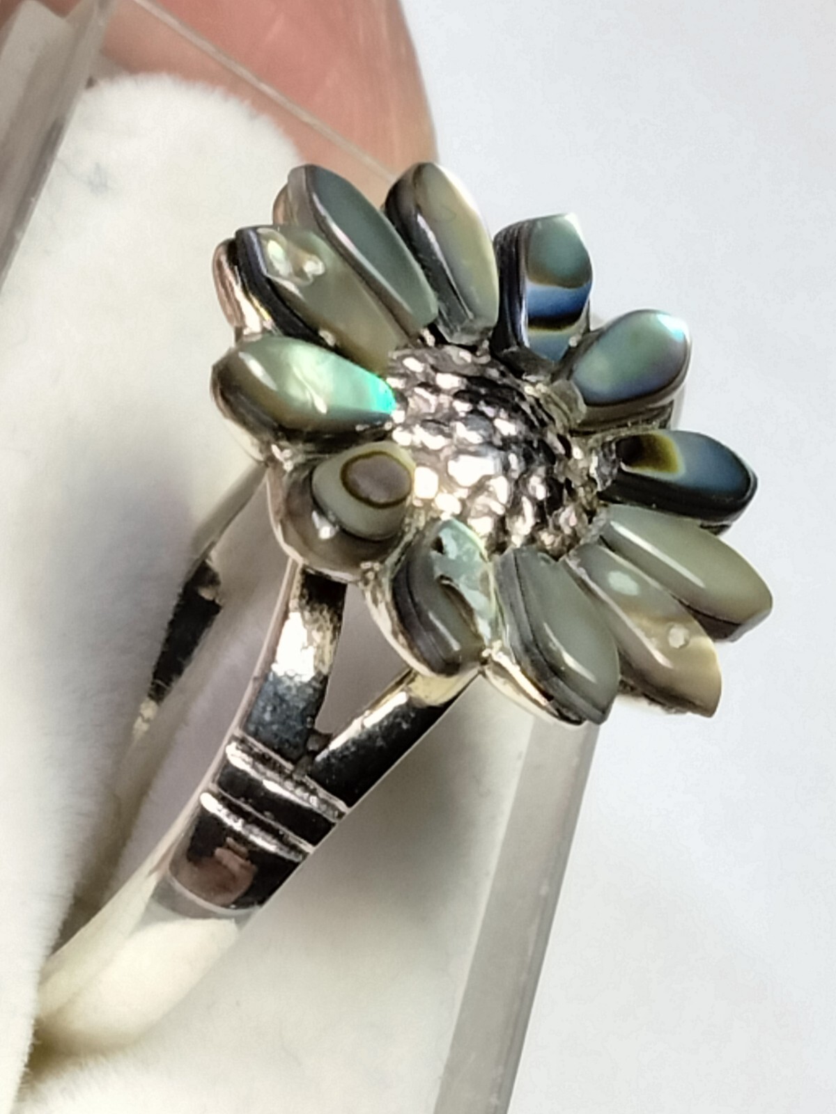 ABALONE SHELL INLAYS IN FLOWER SHAPE STERLING SILVER.925 RING SIZE 9.0-9.25!