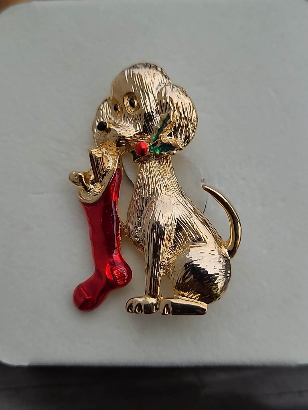NEW Vtg Gerry’s Christmas Puppy Hound Dog Stocking Gold Tone Textured Pin Brooch