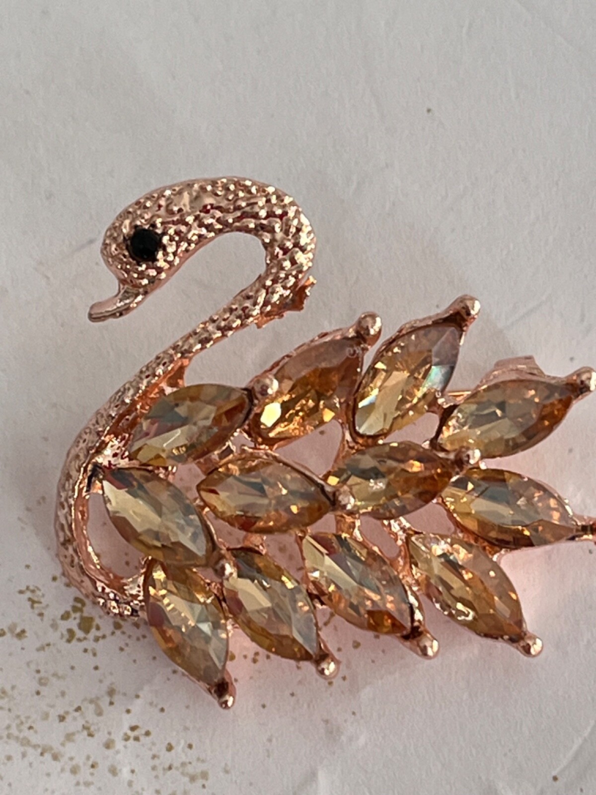 Beautiful Swan brooch measure approx 40mm in width Costume jewellery