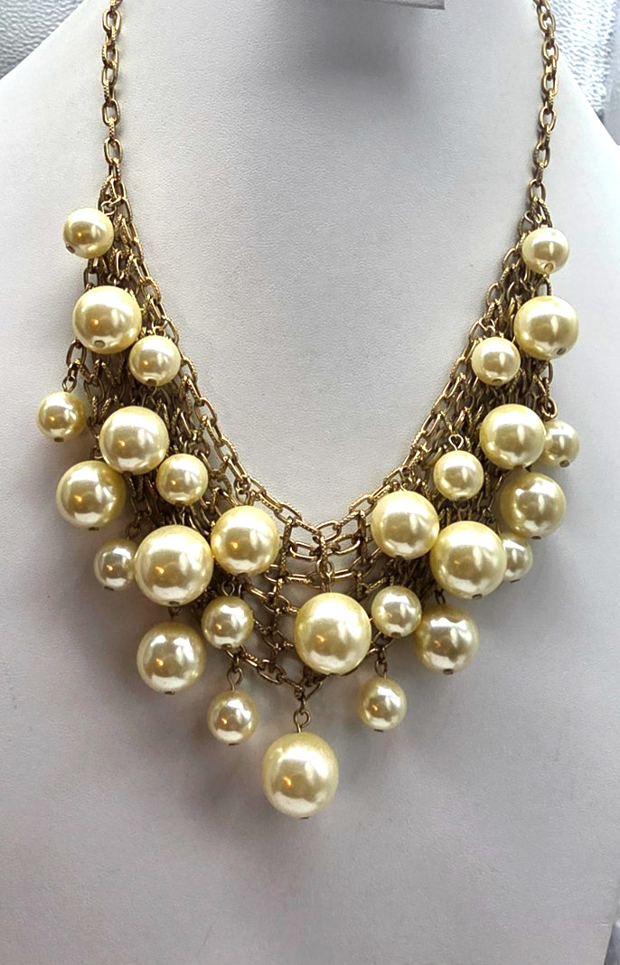 Off White Faux Pearl Dangle Gold Tone Metal Bib Necklace Vintage