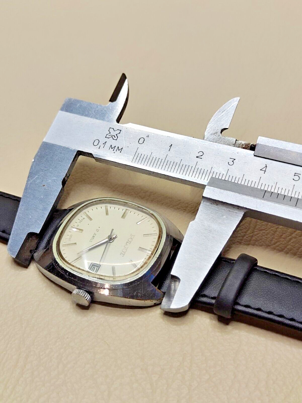 Poljot 2614.2H men’s mechanical wristwatch 17 stones white dial date indicator