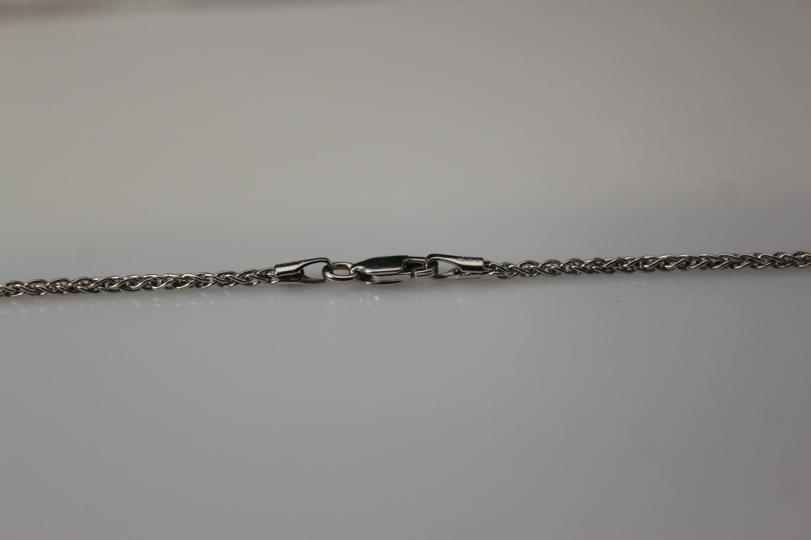 14K White Gold Wheat Chain Necklace 5.4 grams 20″ long, 1/16″ wide (NEC5973x)