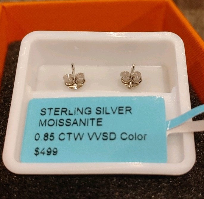 Moissanite 0.85ct Round Stud Earrings .925 Sterling Silver. VVSD