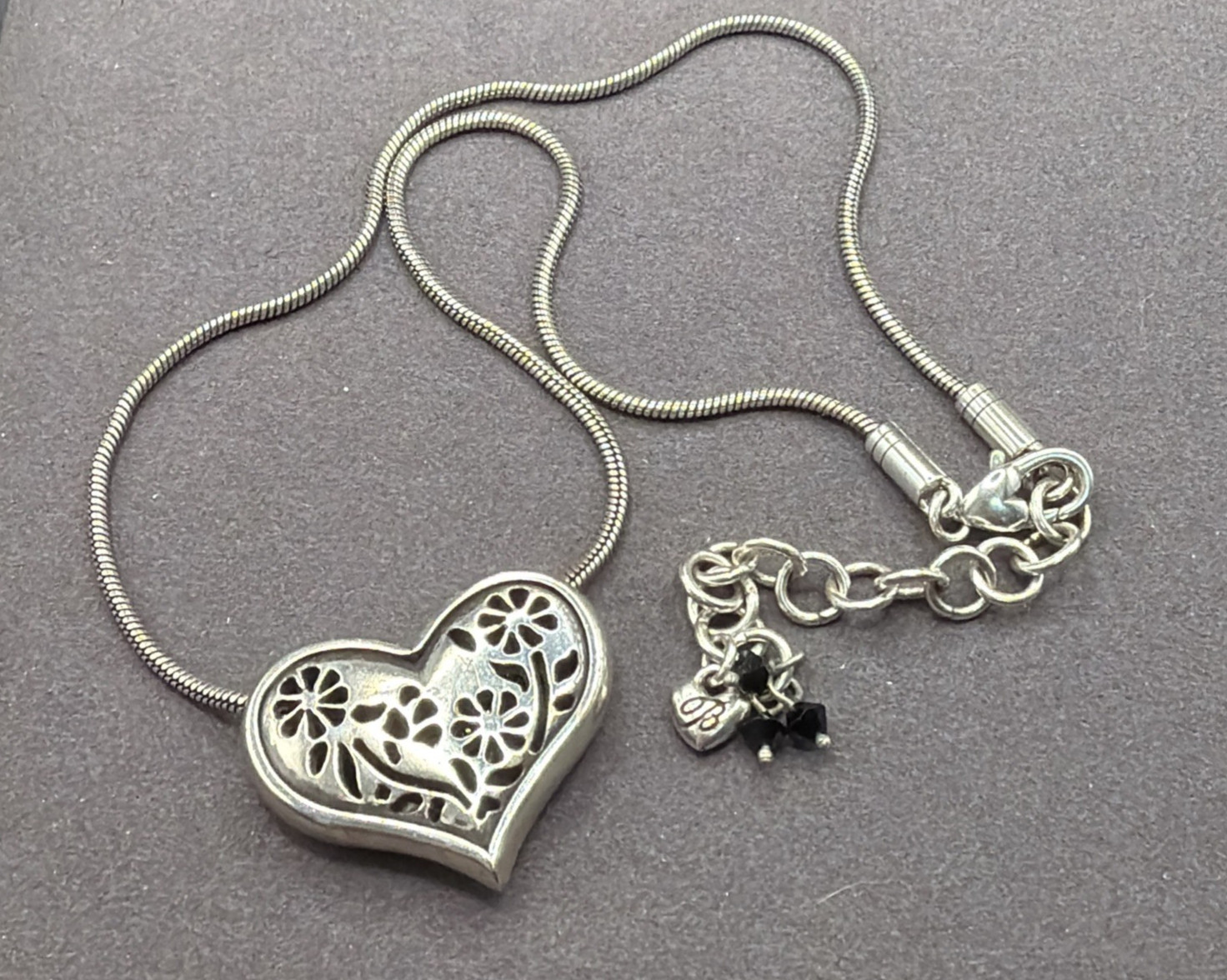 BRIGHTON PRETTY HEART PENDANT FLOWER MOTIF & CHAIN 18″