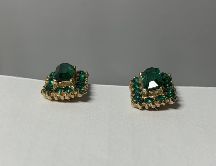 Vintage Emerald Cut Green Lab Created Screw Back Earrings 30 Stones Gold Tone