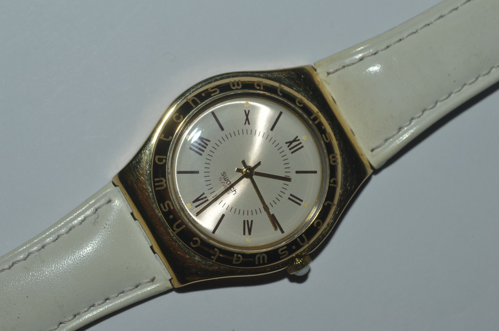 Swatch IRONY Medium Watch YLG109 MALAKO 1998 Swiss Ladies Stainless Steel 33 mm