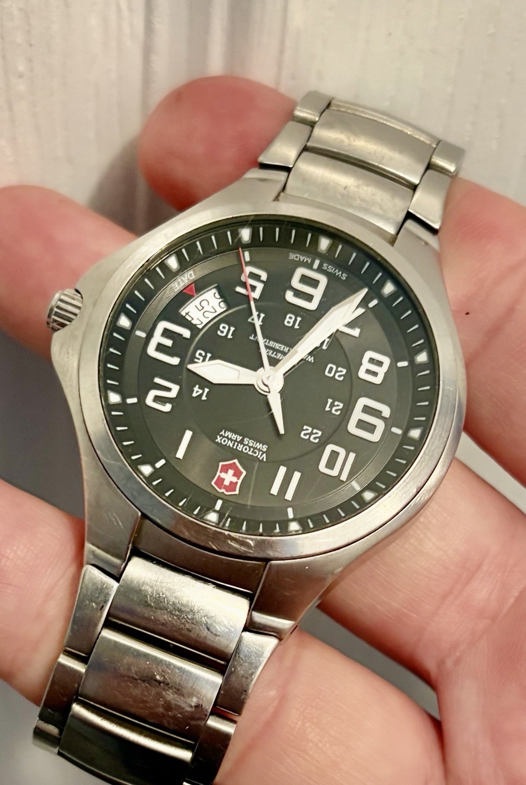 Rare 24133 Victorinox Swiss Army Base Camp 40mm Men’s Watch PARTS or REPAIR