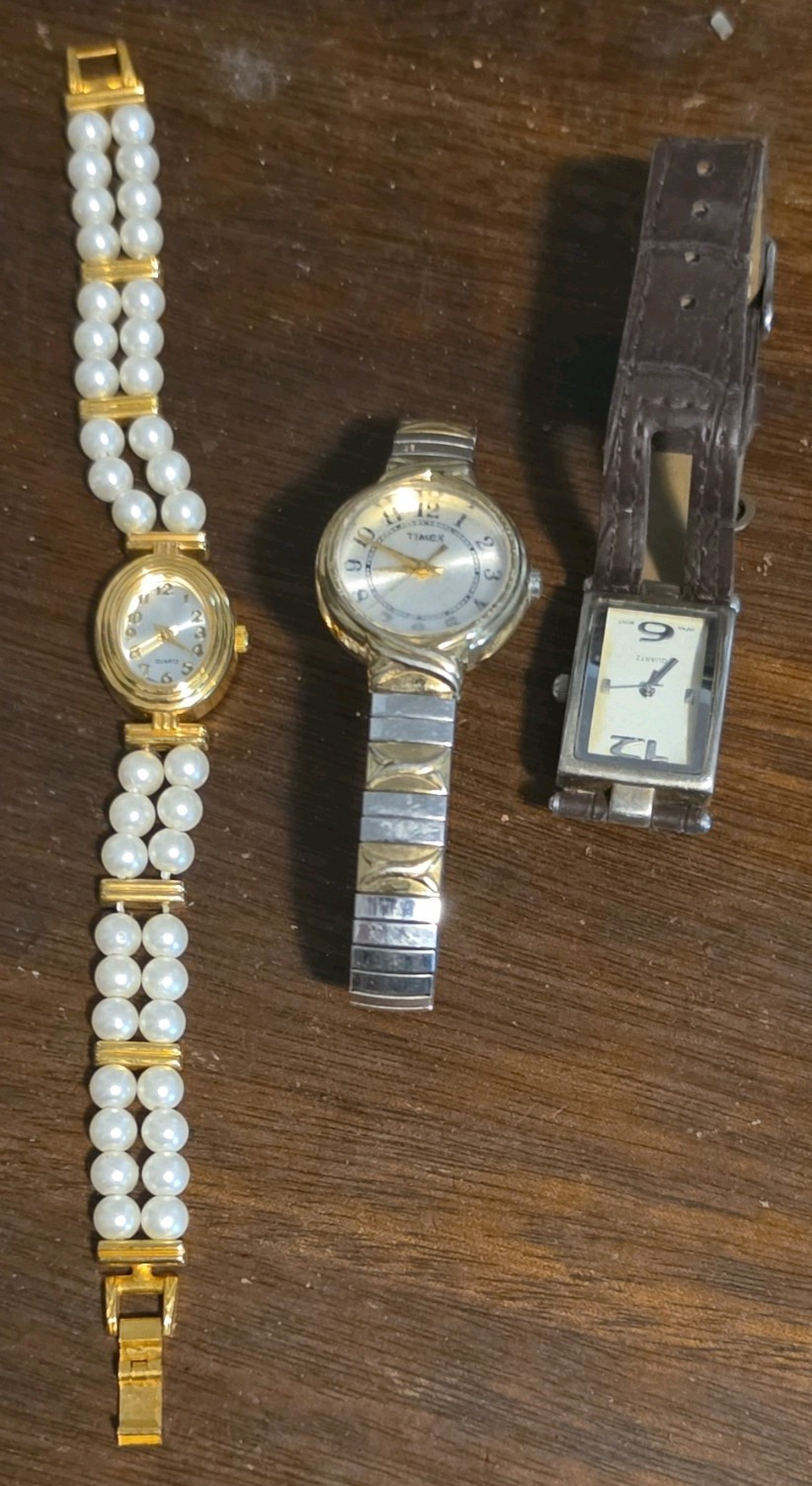 Timex Women’s Quartz Watch Lot of 3 incl. Expansion Band Pearl Bracelet MPN