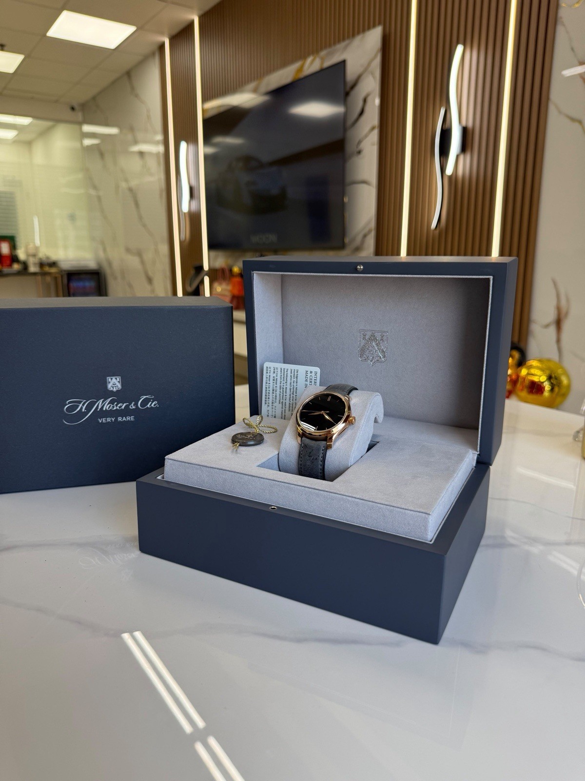 H.Moser & Cie. Endeavour Centre Seconds Vantablack Red Gold Watch