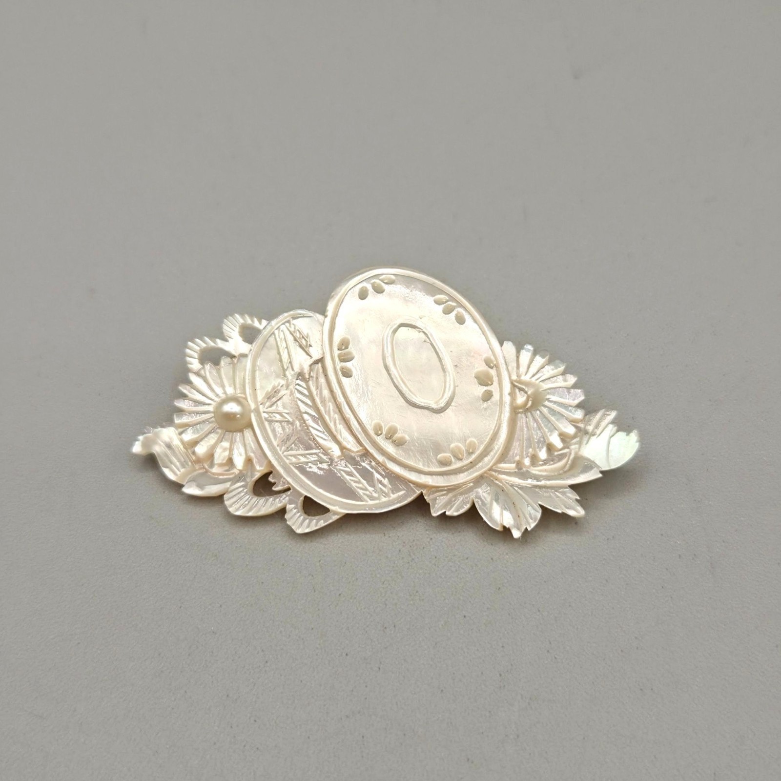 Hand Carved Mother Of Pearl Cultured Pearl Floral Brooch 1940s – 1970s