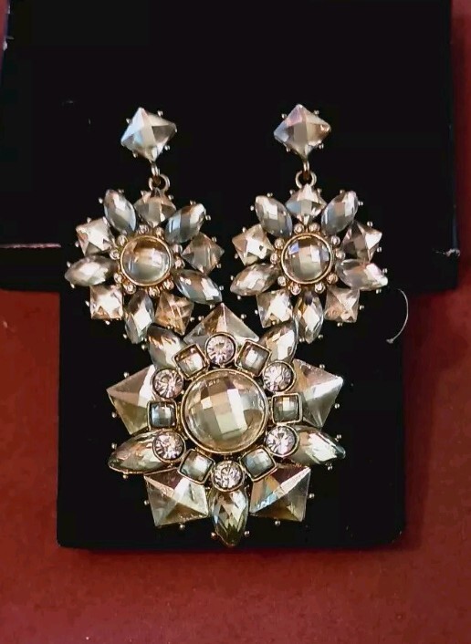 Brooch & Earrings Gift Set Faux Stones diamonds and Rhinestones.