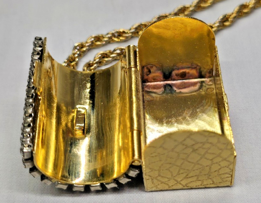 36″ VTG Clear Rhinestone Pill Box Necklace Gold Tone Rope Chain