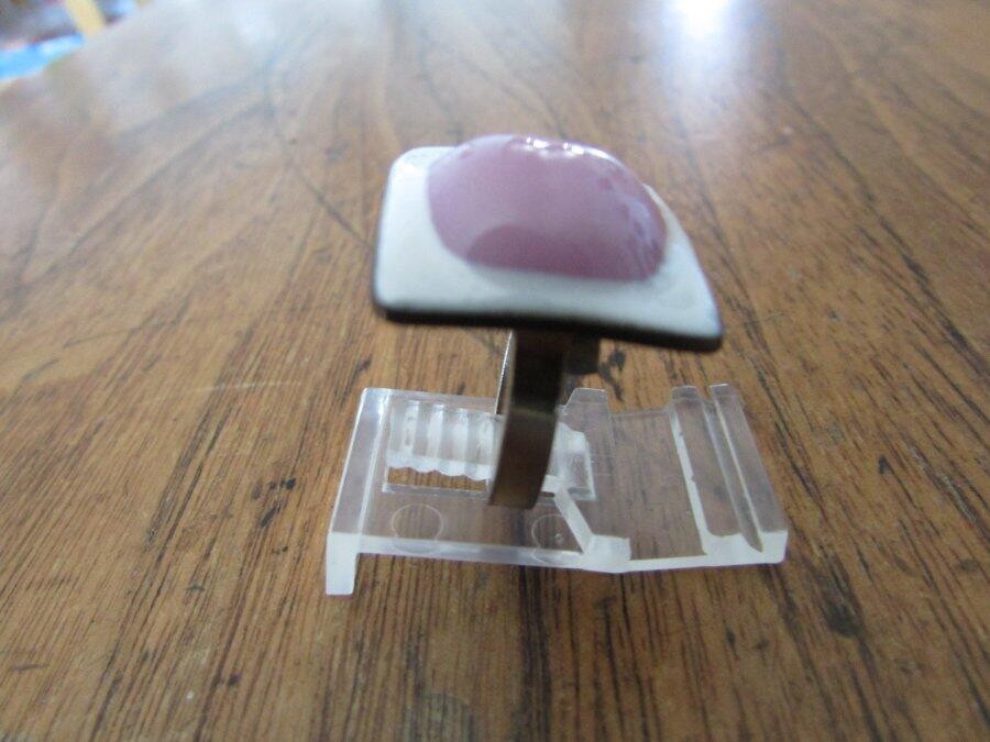 Vintage circa 1970s mod pop art enamel ceramic pink & white ring adjustable