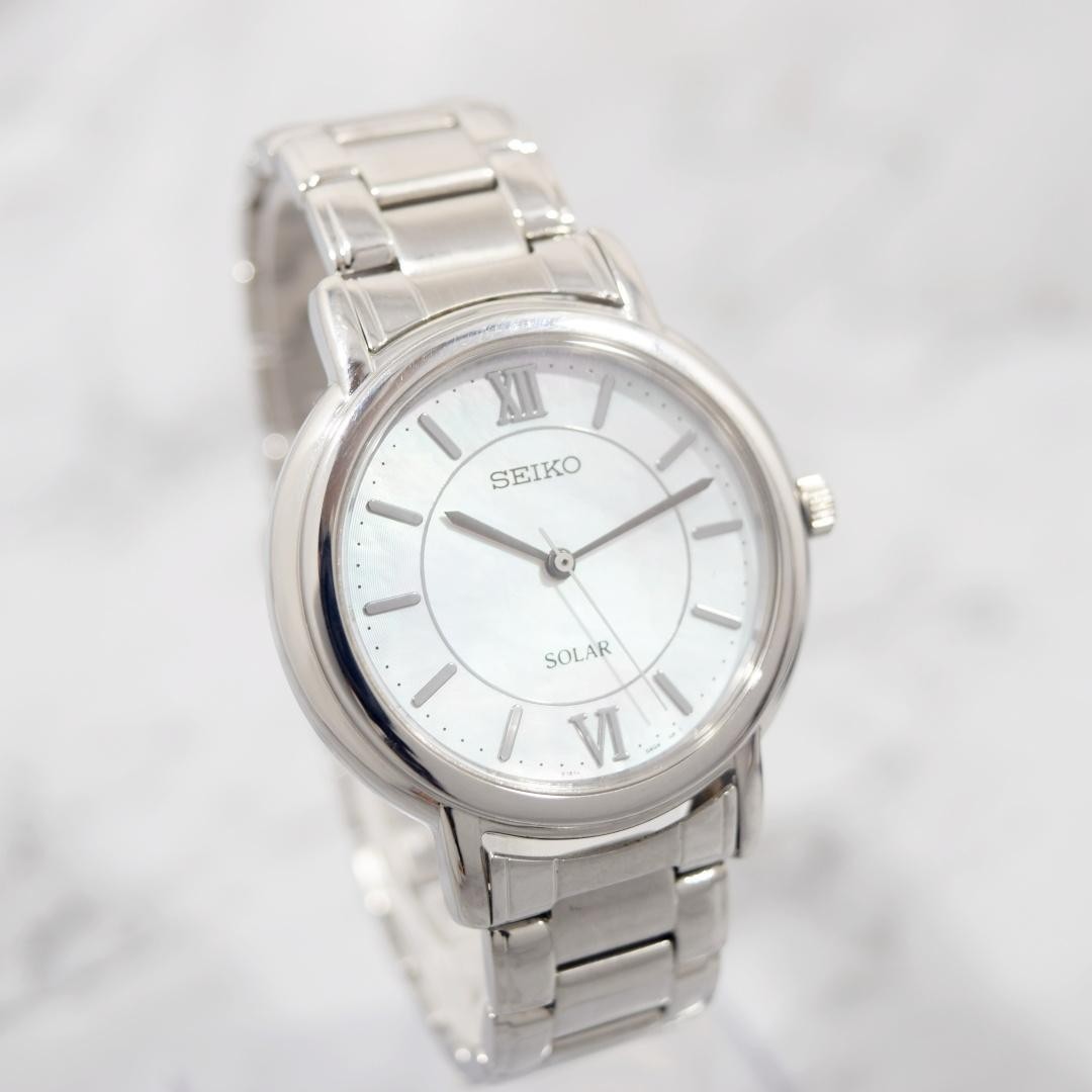 Excellent , SEIKO solar watch with mother-of-pearl dial, unisex. From Japan