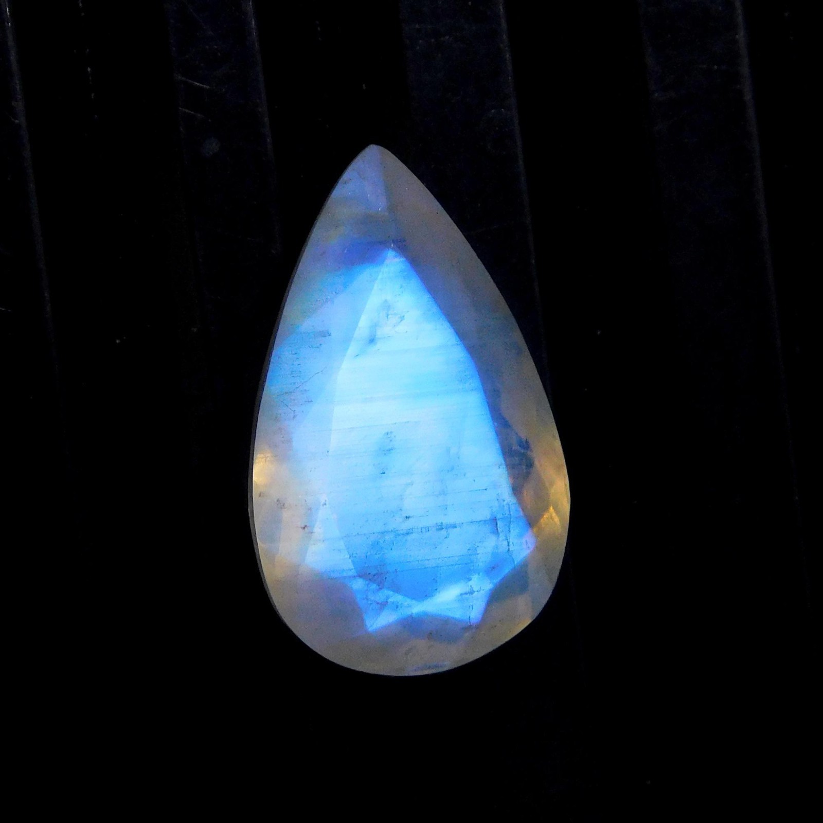 AAA Quality Faceted Blue Rainbow Moonstone Cabochon Gemstone 17x10x6mm 6.45Cts