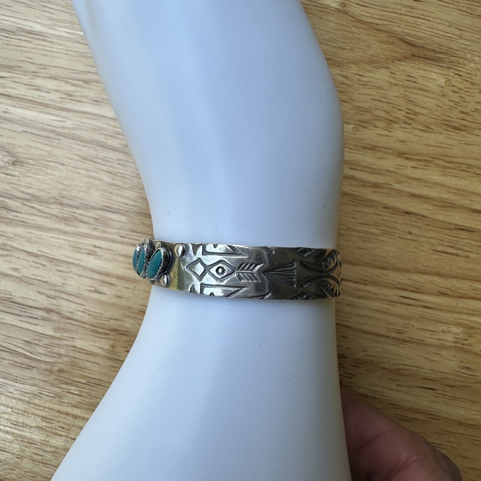 VTG Navajo Open Cuff Bracelet Size 5.75 Blue Turquoise 7 Cabs 925 Sterling 13.9g