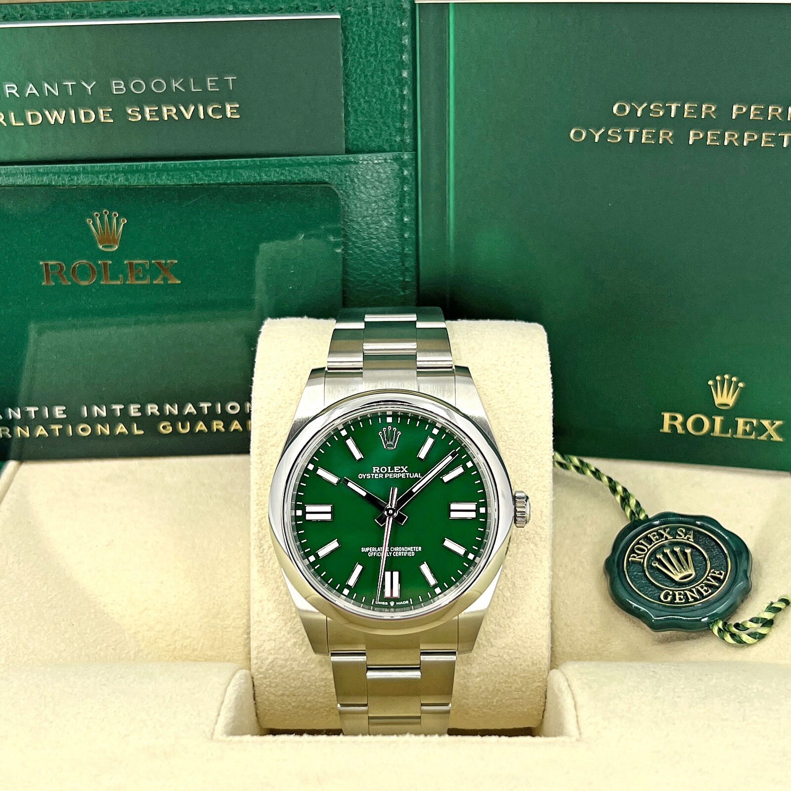 Rolex Oyster Perpetual 41, Green, Ref# 124300-0005, Unworn Complete 2023