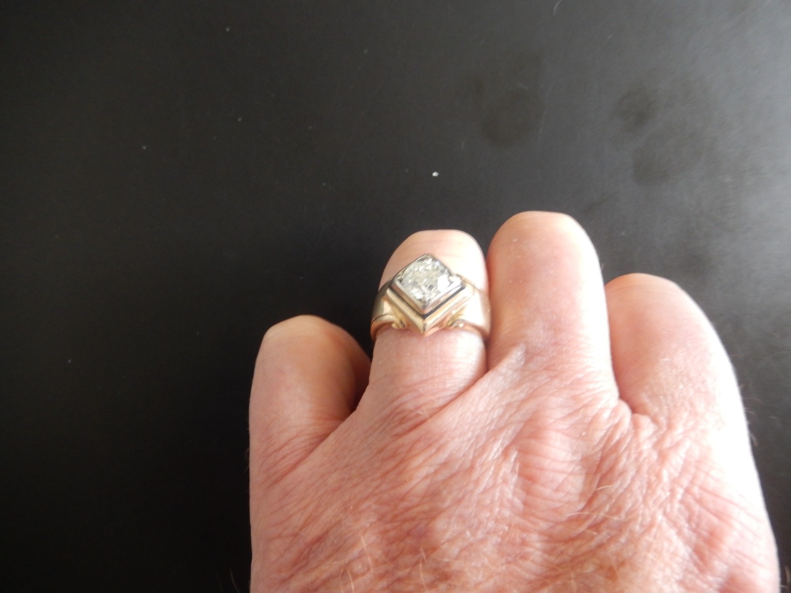 Men’s 10 karat gold diamond ring 2.13 (approximate) Total carat weight