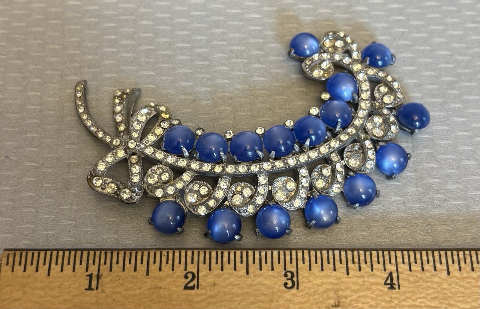 Retro 40s Vintage Brooch Blue Moonglow Lucite Cabs Rhinestone Feather Spray 4”