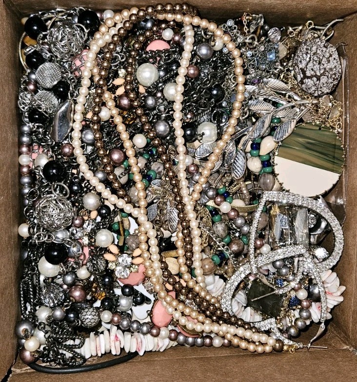 Costume Jewelry Lot ALL WEARABLE 5lbs. Vintage-Mod Treasure Hunt #177