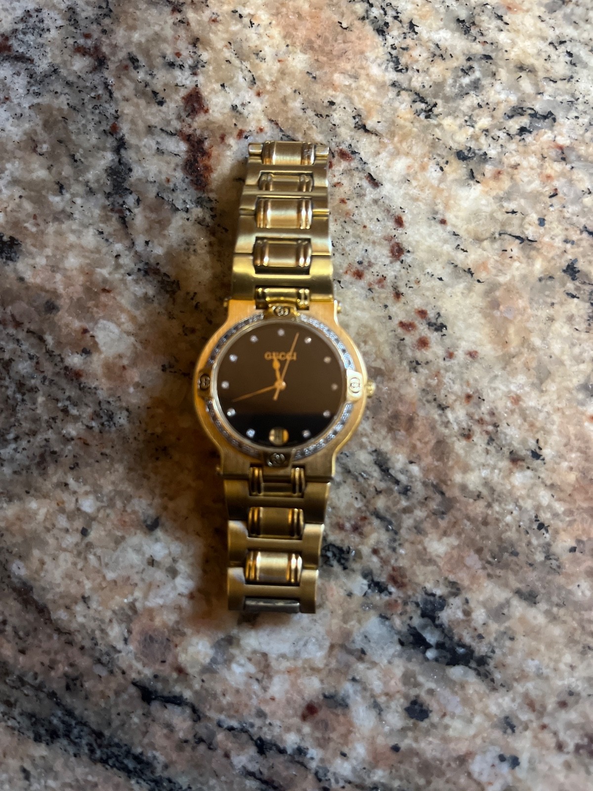 gucci watch 9200m gold