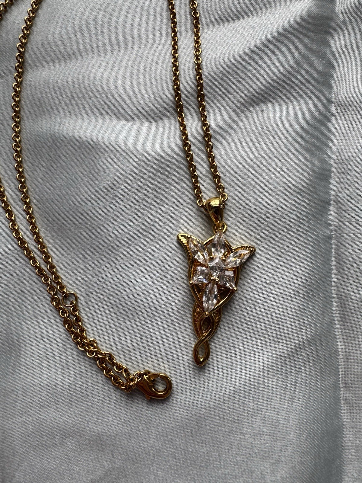 Lord of the rings lotr replica accessory necklace elvish gold stone pendant liv