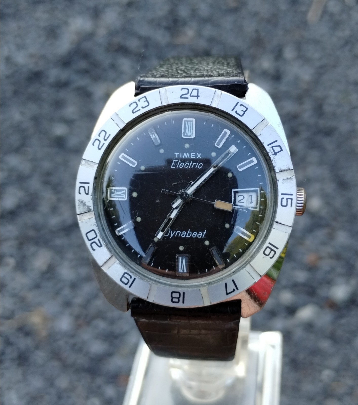Vintage Timex Electric Dynabeat 35.6mm Black Date Dial Diver Style Watch