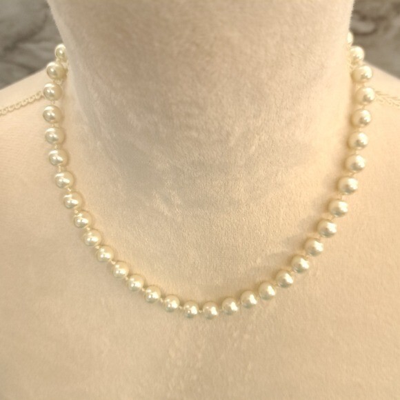 Women’s Faux Pearls Choker Necklace White/Beige 8 in + 3 in of extension