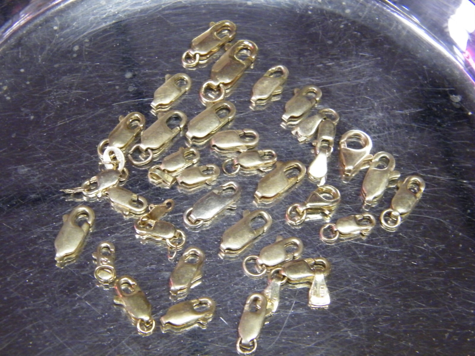 14 kt Solid Gold Lobster Clasps 32 Items 17.0 Grams – 14k