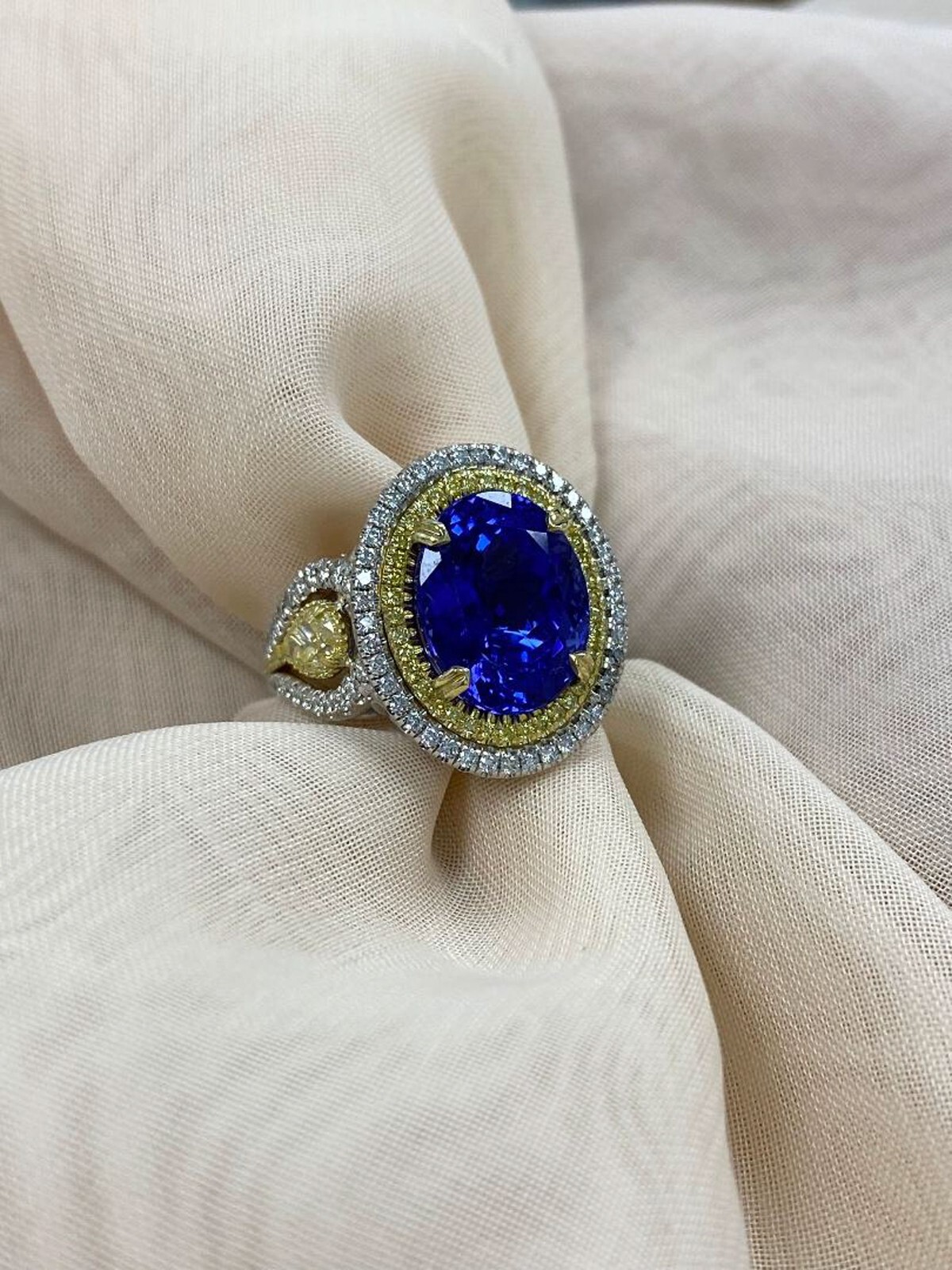 GIA 7.71CT Oval Brilliant Cut Tanzanite Diamond Ring 14k White Gold 9.59 TCW