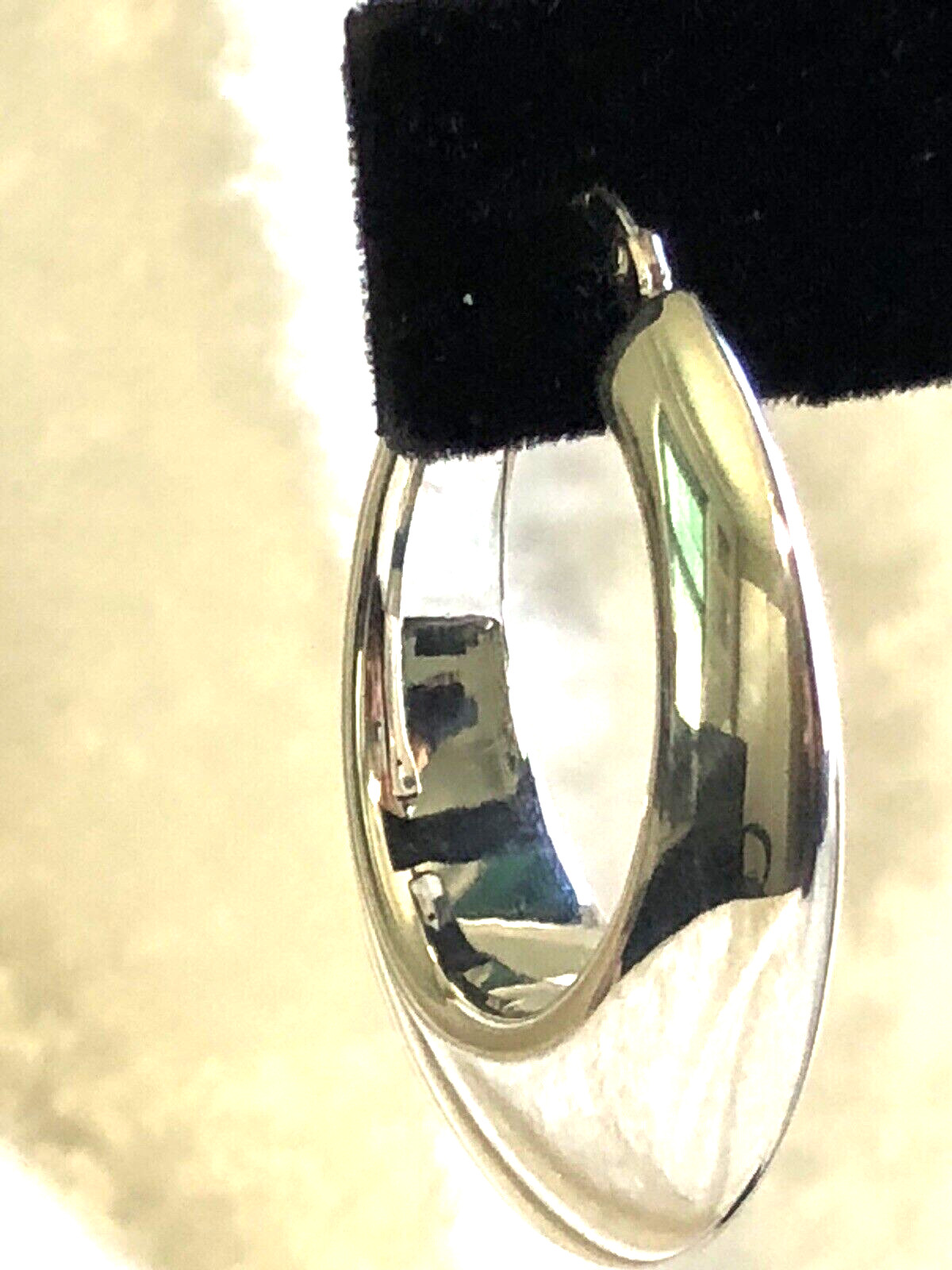 ULTRA FINE 950 SILVER POLISHED GRADUATED 1-3/8″ HOOP EARRINGS (M4598-24)