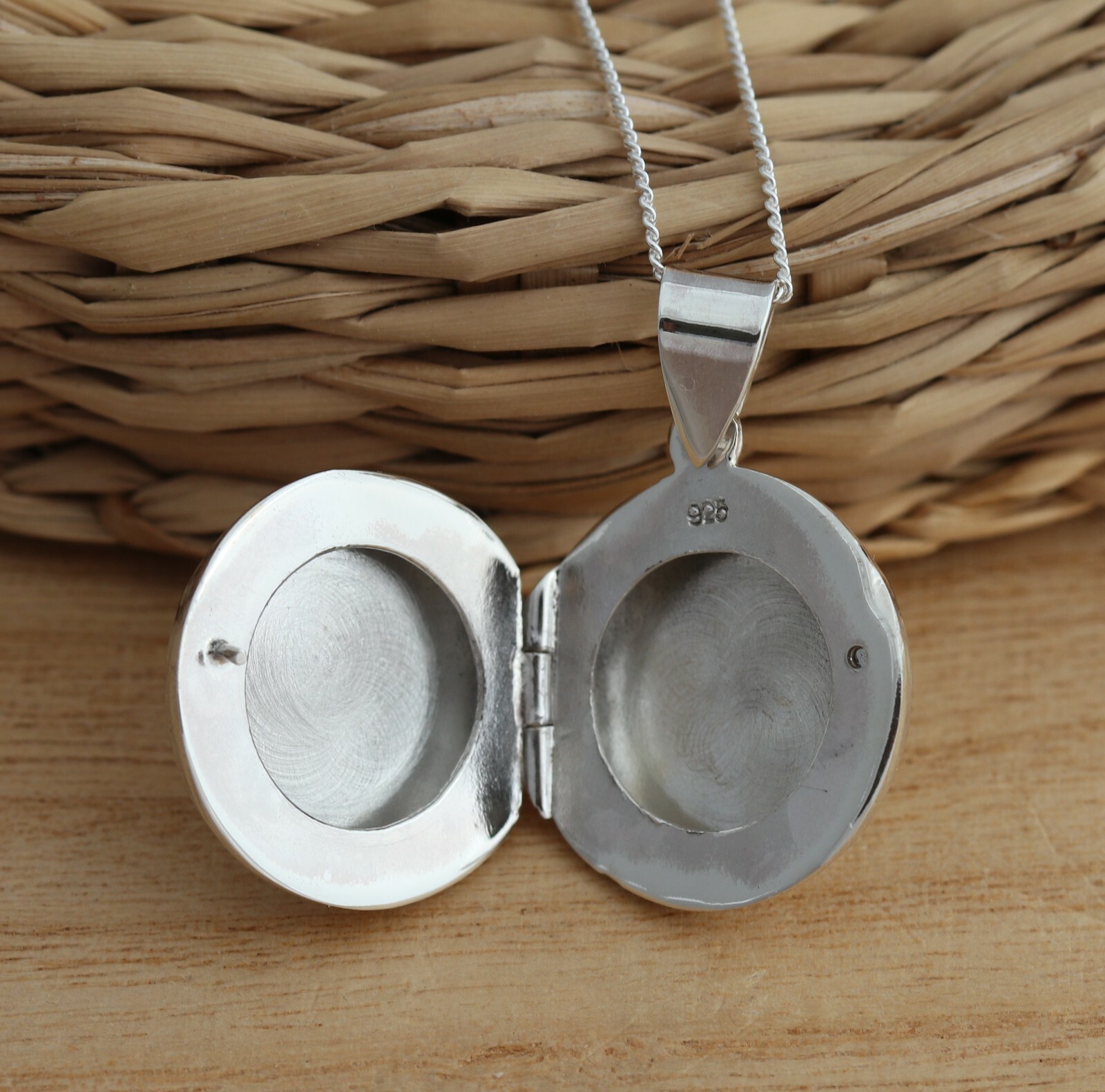 Solid 925 Sterling Silver Engraved Round Photo Locket Pendant Necklace Gift Box