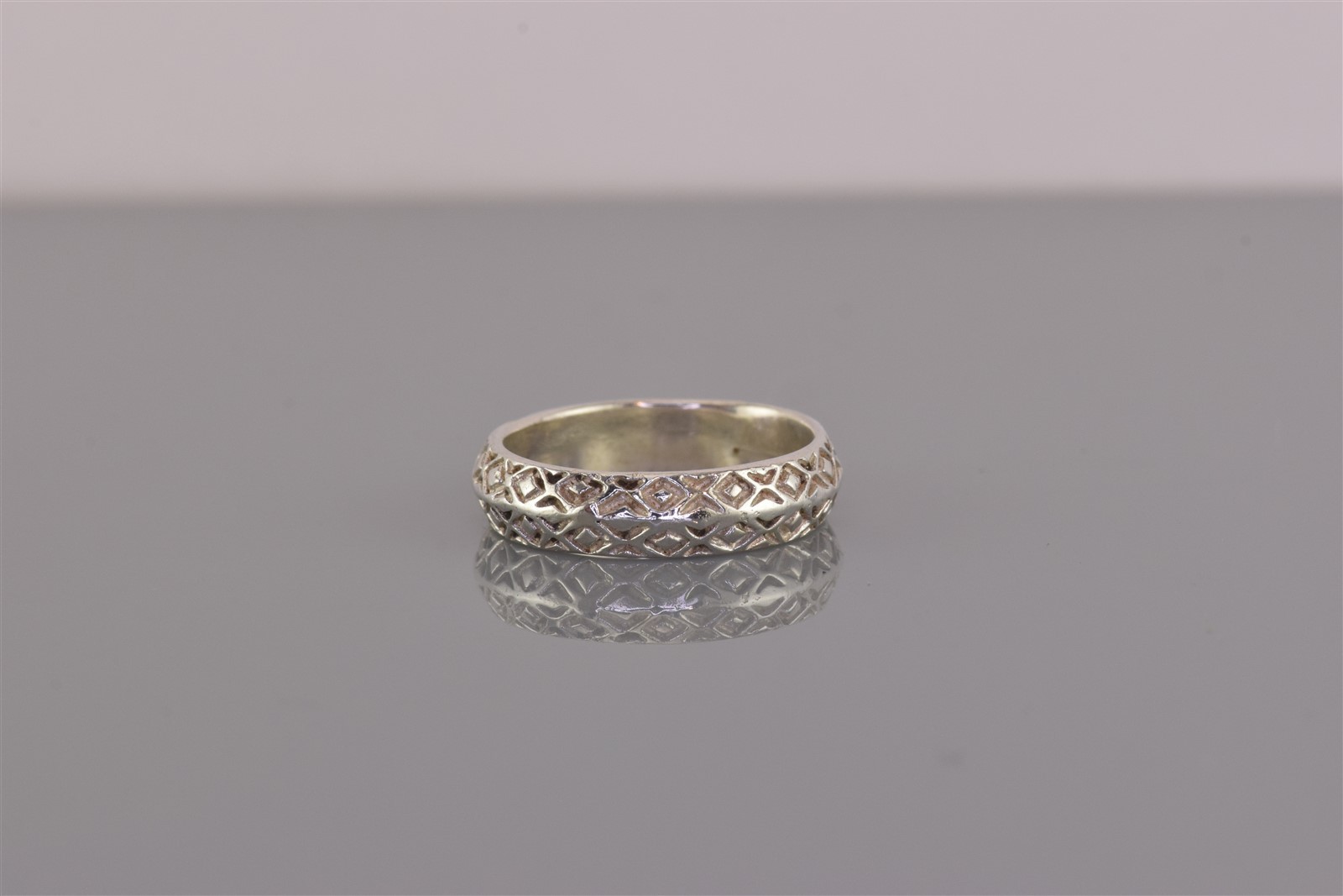 Sterling Silver 5mm Carved X`s & O`s Wedged Band Ring 925 Sz: 6