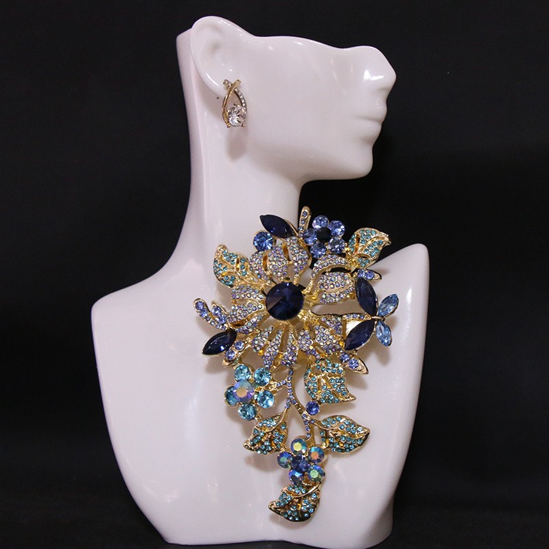 Oversized fashionable rhinestone brooch
